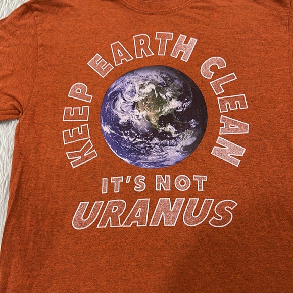 Earth day distressed t shirt size small - Picture 2 of 4